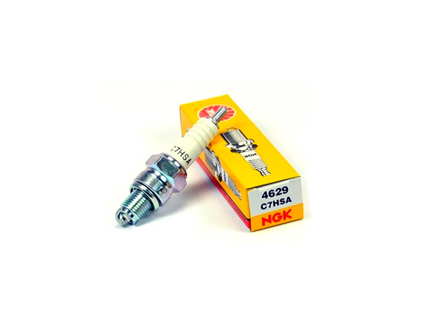 BUJIA NGK C7HSA.